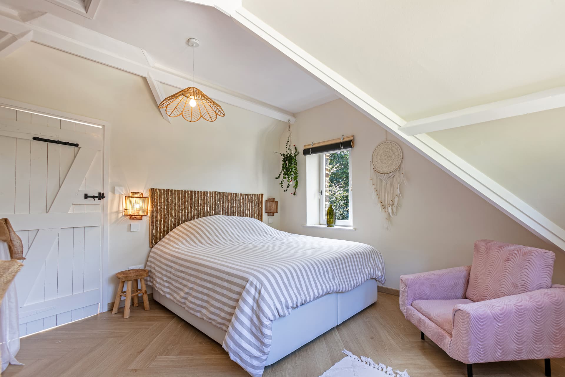 Double bedroom with rattan headboard and pendant