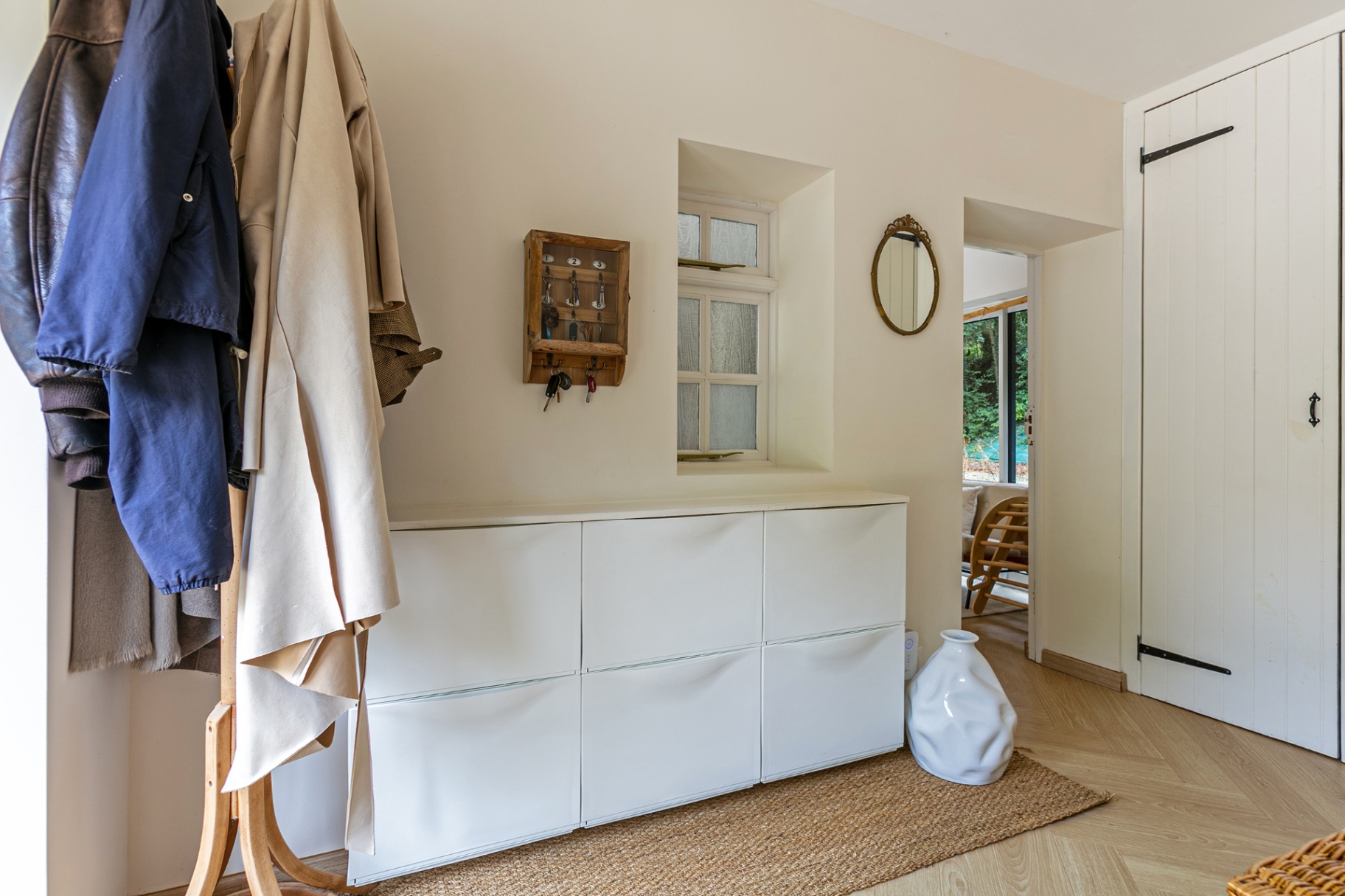 Entrance hall with coat stand, shoe storage and key box